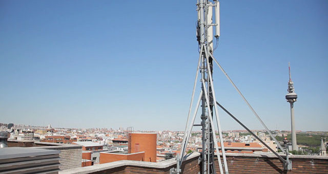 ripetitore sul tetto del condominio