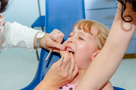 bambina dal dentista